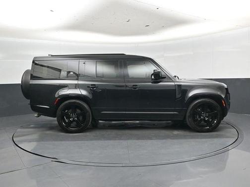Santorini Black Metallic 2024 Land Rover Defender V8