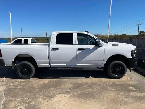 Bright White Clearcoat 2025 RAM 2500 Tradesman Crew Cab 4x4 6'4' Box
