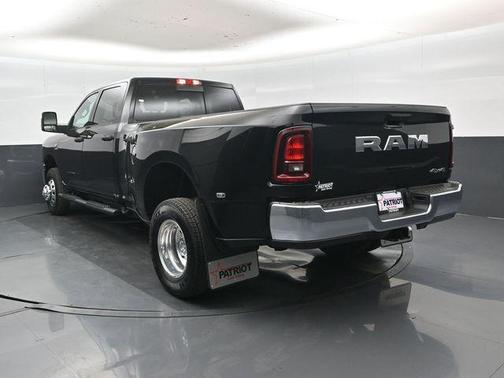 Diamond Black Crystal Pearlcoat 2026 RAM 3500 Tradesman Crew Cab 4x4 8' Box