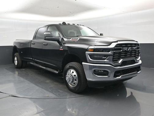 Diamond Black Crystal Pearlcoat 2026 RAM 3500 Tradesman Crew Cab 4x4 8' Box