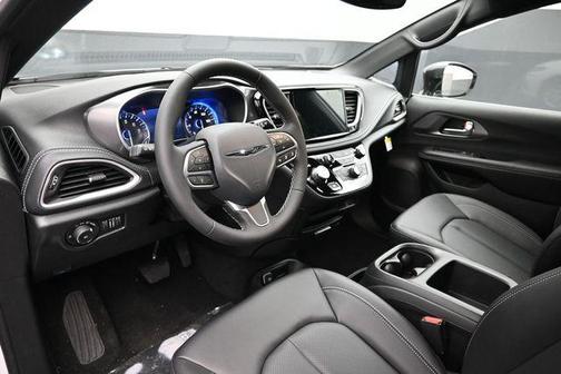 Bright White Clearcoat 2026 Chrysler Pacifica L