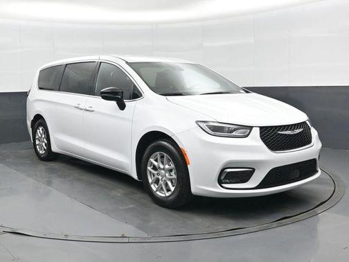 Bright White Clearcoat 2026 Chrysler Pacifica L
