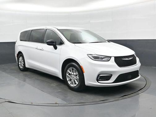 Bright White Clearcoat 2026 Chrysler Pacifica L