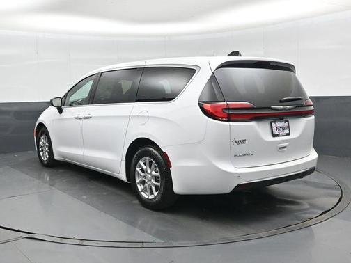 Bright White Clearcoat 2026 Chrysler Pacifica L