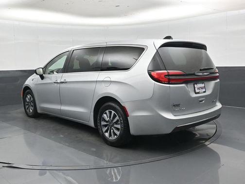 Silver Mist Clearcoat 2024 Chrysler Pacifica Hybrid Select