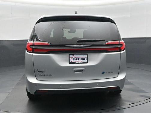 Silver Mist Clearcoat 2024 Chrysler Pacifica Hybrid Select