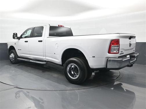 2024 RAM 3500 Big Horn Crew Cab 4x4 8' Box