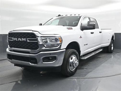 2024 RAM 3500 Big Horn Crew Cab 4x4 8' Box