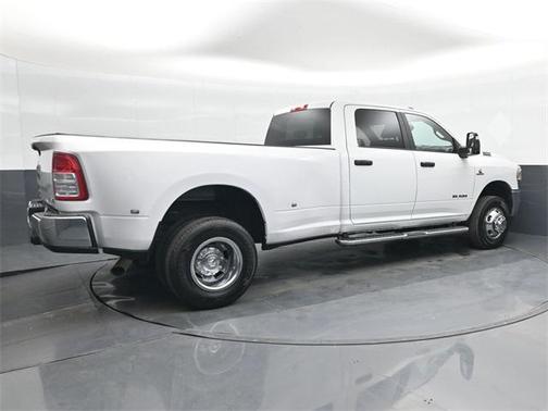 2024 RAM 3500 Big Horn Crew Cab 4x4 8' Box