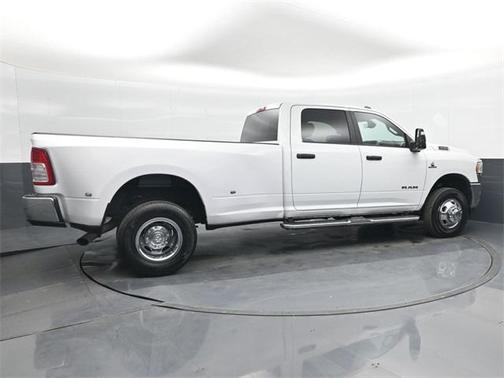 2024 RAM 3500 Big Horn Crew Cab 4x4 8' Box