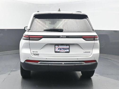 Bright White Clearcoat 2024 Jeep Grand Cherokee Laredo