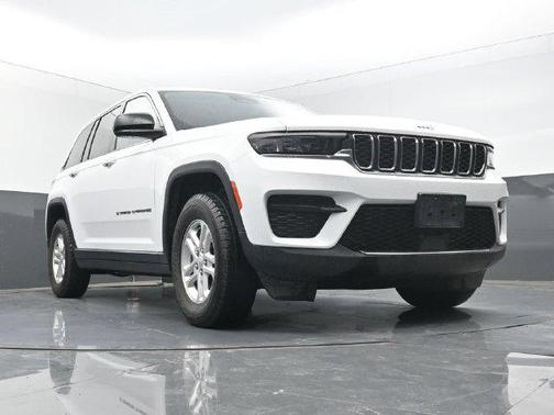 Bright White Clearcoat 2024 Jeep Grand Cherokee Laredo