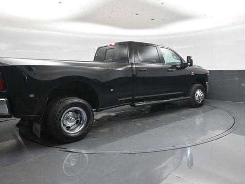 Diamond Black Crystal Pearlcoat 2026 RAM 3500 Tradesman Crew Cab 4x4 8' Box