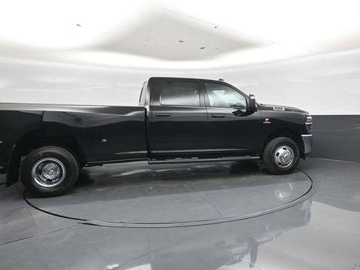 Diamond Black Crystal Pearlcoat 2026 RAM 3500 Tradesman Crew Cab 4x4 8' Box