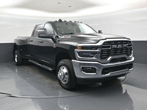 Diamond Black Crystal Pearlcoat 2026 RAM 3500 Tradesman Crew Cab 4x4 8' Box