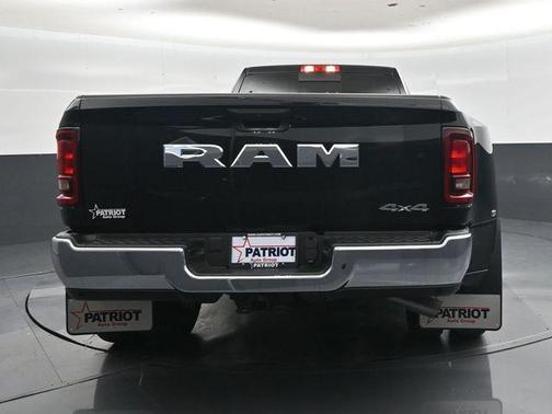 Diamond Black Crystal Pearlcoat 2026 RAM 3500 Tradesman Crew Cab 4x4 8' Box