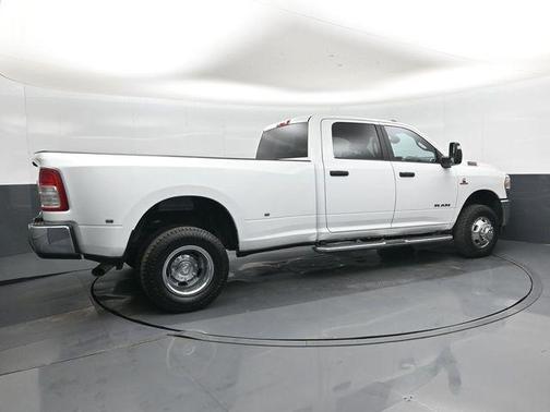 Bright White Clearcoat 2024 RAM 3500 Big Horn Crew Cab 4x4 8' Box