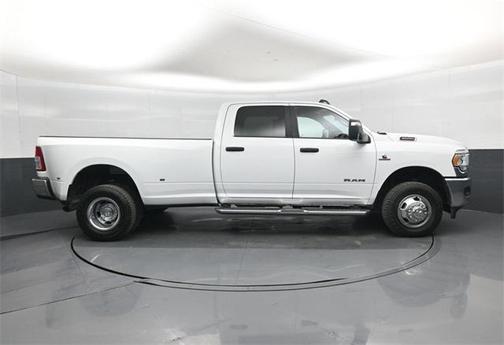 2024 RAM 3500 Big Horn Crew Cab 4x4 8' Box
