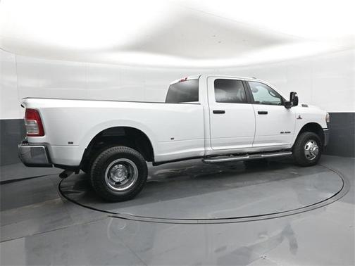2024 RAM 3500 Big Horn Crew Cab 4x4 8' Box