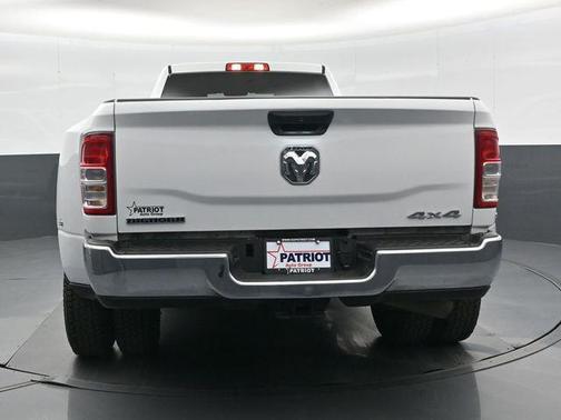 Bright White Clearcoat 2024 RAM 3500 Big Horn Crew Cab 4x4 8' Box