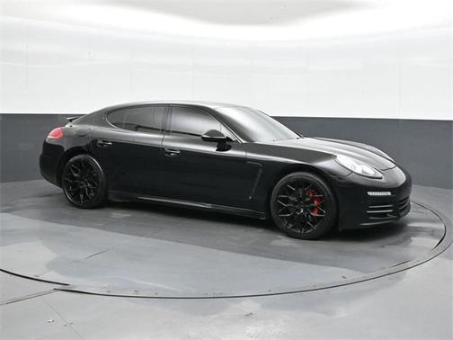 2016 Porsche Panamera 2