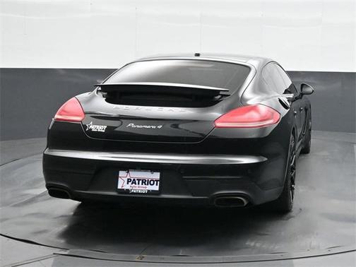 2016 Porsche Panamera 2