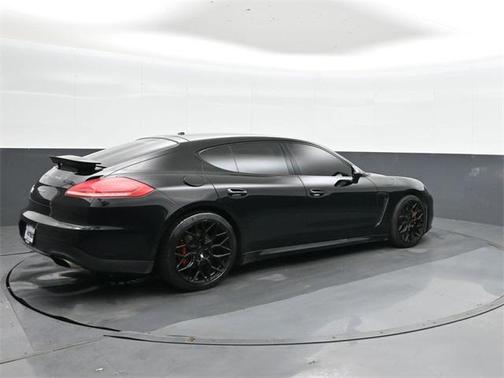 2016 Porsche Panamera 2
