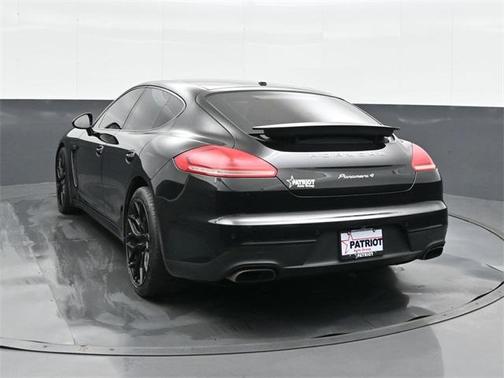 2016 Porsche Panamera 2