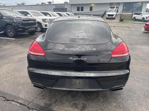 2016 Porsche Panamera 2