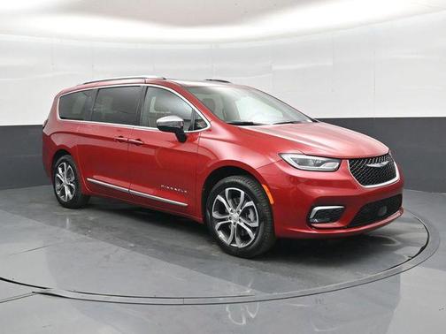 Red Hot Pearlcoat 2026 Chrysler Pacifica L