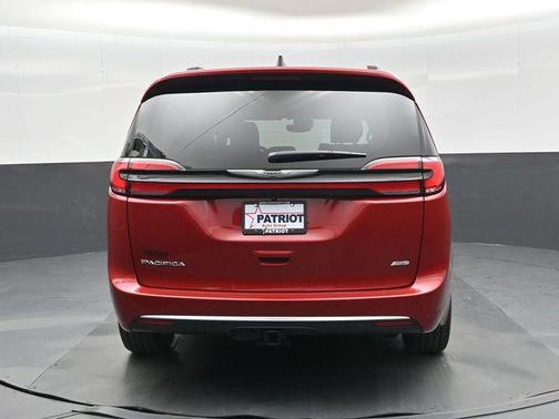Red Hot Pearlcoat 2026 Chrysler Pacifica L