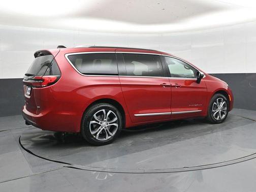 Red Hot Pearlcoat 2026 Chrysler Pacifica L
