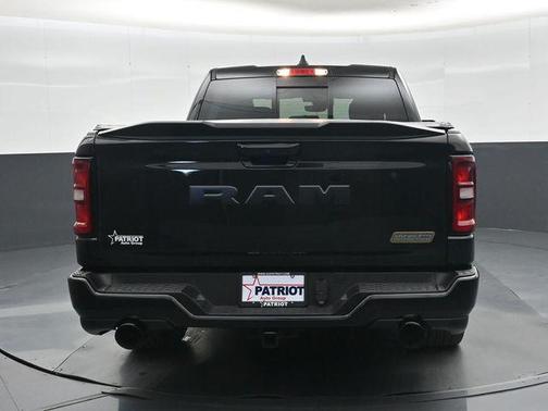 Diamond Black Crystal Pearlcoat 2026 RAM 1500 Big Horn/Lone Star