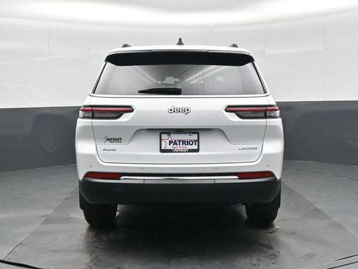 Bright White Clearcoat 2026 Jeep Grand Cherokee L Laredo