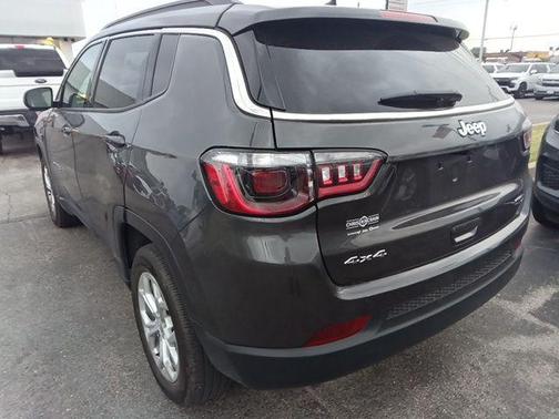 Baltic Gray Metallic Clearcoat 2024 Jeep Compass Latitude
