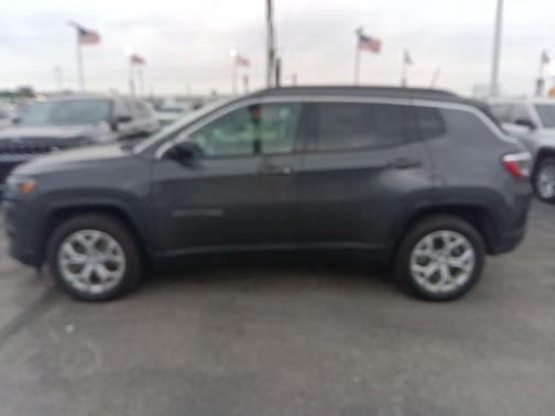 Baltic Gray Metallic Clearcoat 2024 Jeep Compass Latitude