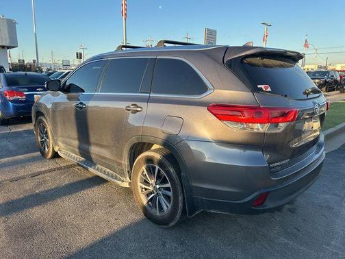 Predawn Gray Mica 2019 Toyota Highlander XLE