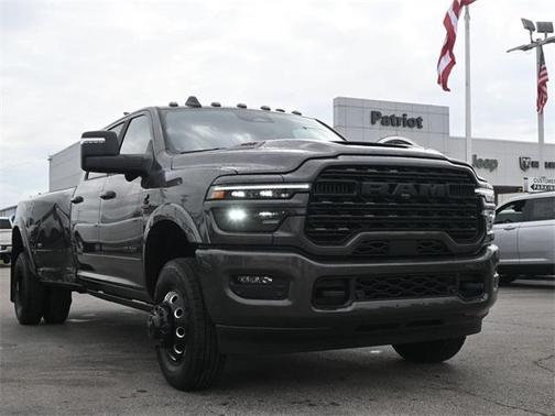 2025 RAM 3500 Limited Crew Cab 4x4 8' Box