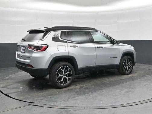 Silver Zynith Metallic Clearcoat 2026 Jeep Compass Limited