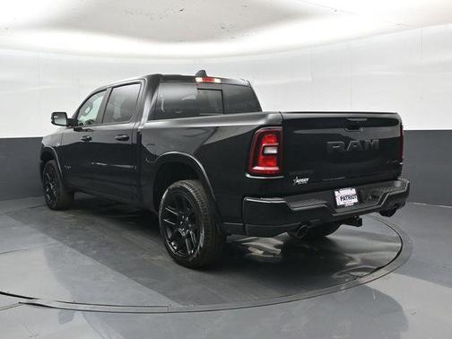 Diamond Black Crystal Pearlcoat 2026 RAM 1500 Laramie