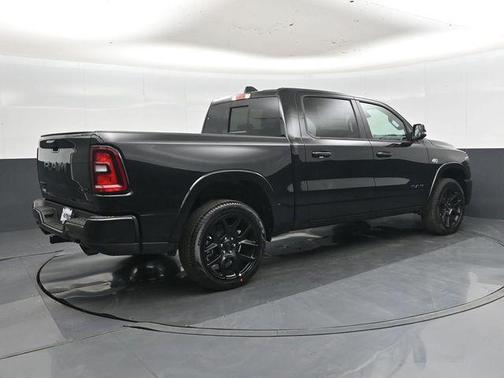 Diamond Black Crystal Pearlcoat 2026 RAM 1500 Laramie