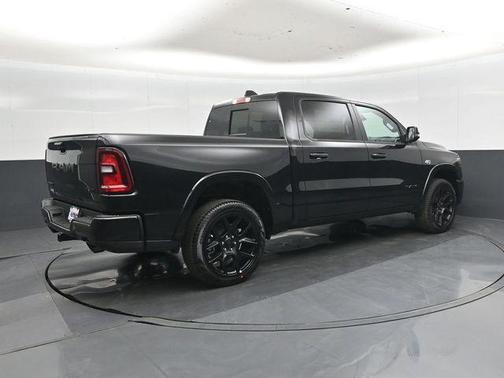 Diamond Black Crystal Pearlcoat 2026 RAM 1500 Laramie