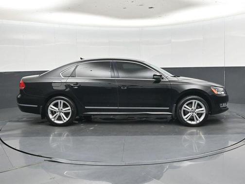Black Uni 2015 Volkswagen Passat 1.8T Auto SE w/Sunroof & Nav
