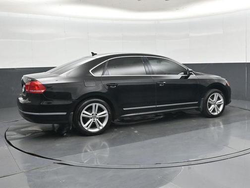 Black Uni 2015 Volkswagen Passat 1.8T Auto SE w/Sunroof & Nav
