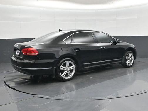 Black Uni 2015 Volkswagen Passat 1.8T Auto SE w/Sunroof & Nav