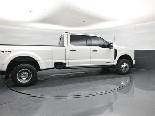 Star White Metallic Tri-Coat 2024 Ford F-350 Platinum