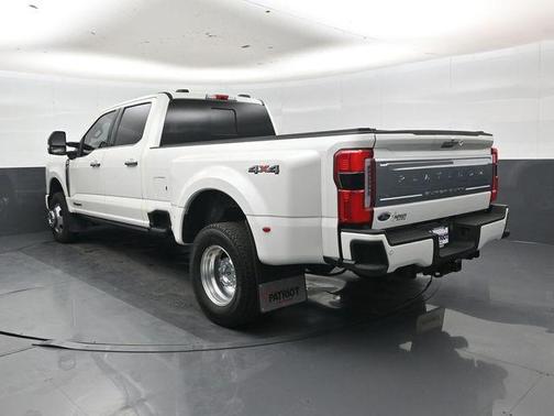 Star White Metallic Tri-Coat 2024 Ford F-350 Platinum
