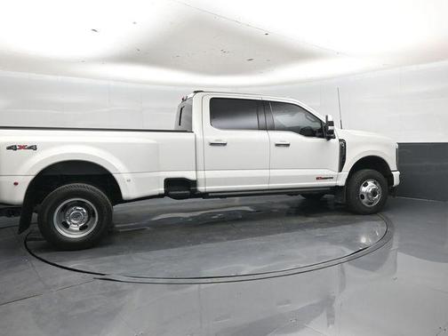 Star White Metallic Tri-Coat 2024 Ford F-350 Platinum