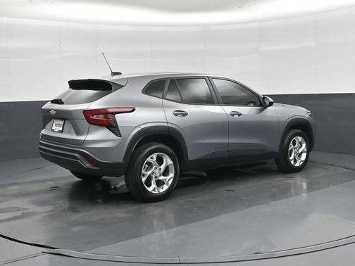 Sterling Gray Metallic 2025 Chevrolet Trax LS