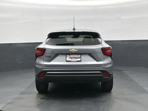 Sterling Gray Metallic 2025 Chevrolet Trax LS